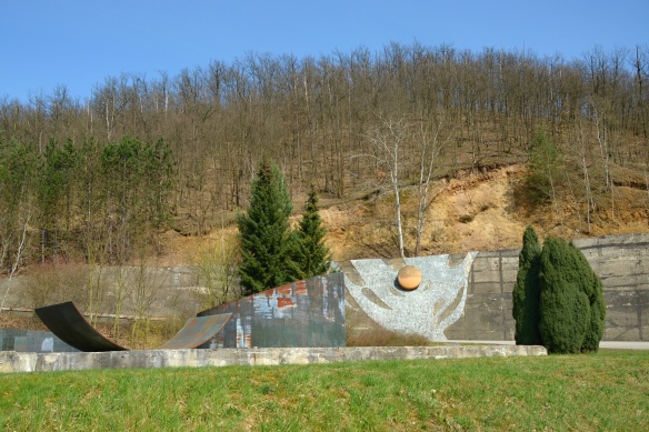 Památník u přehrady